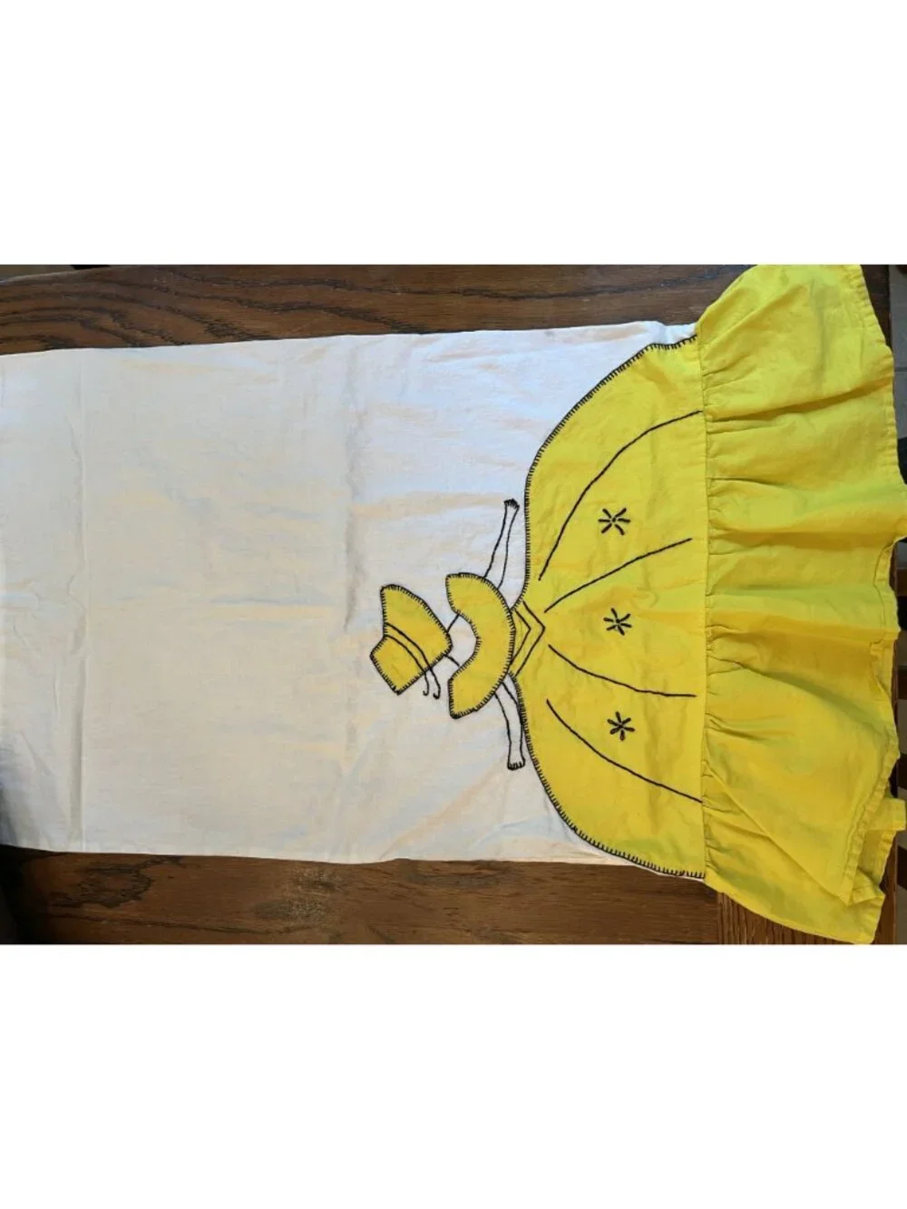 Sunbonnet Sue Pillow Cases Set Of 2 Handmade Yellow Ruffled Embroidery Vintage D